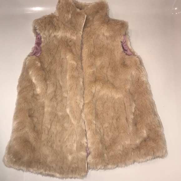 🌈 ⭐️HP⭐️ Girls fur cover up worn dressy or casual - Picture 2 of 3